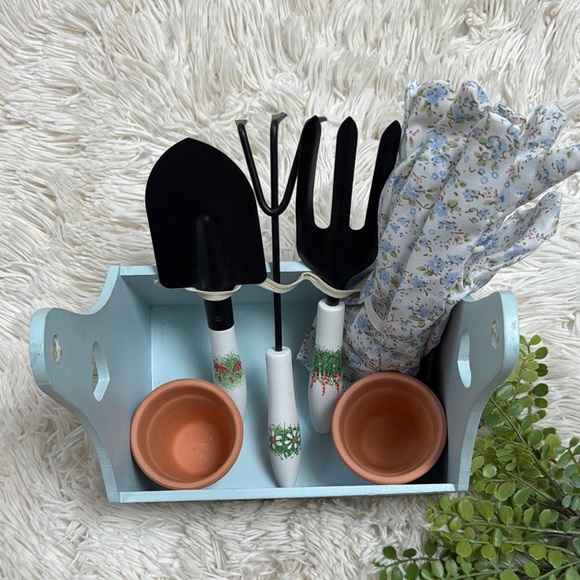 🎉HP🎉 Christmas Tree Shop Garden Tool Set with Floral Honey Bee Box 💗 - Picture 9 of 15